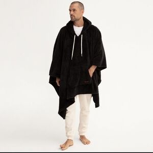Unhide Binger Blanket Poncho black